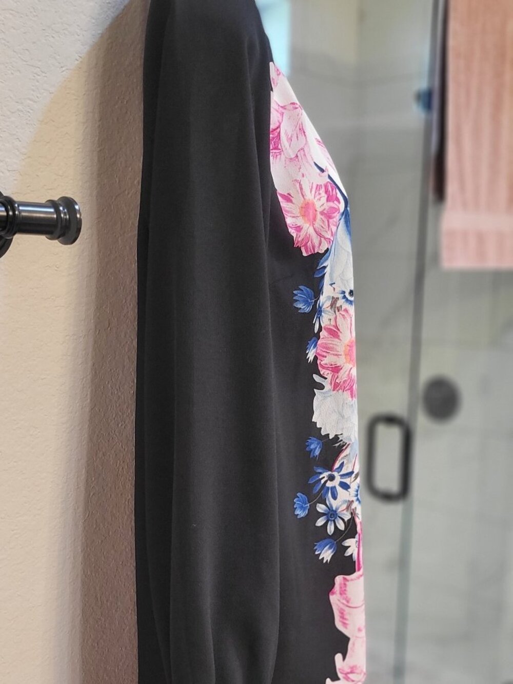 CeCe Black Floral Women's Blouse Size M - Picture 4 of 5